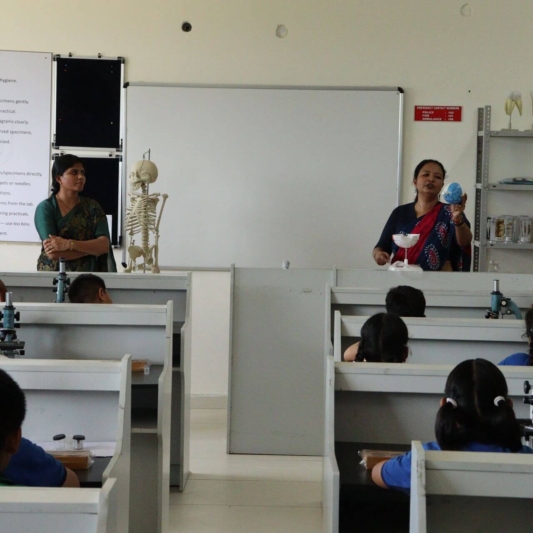 Laboratory-Visit-2025-8